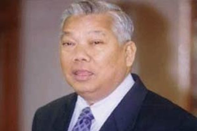 เทือก ร่วมพิธีรดน้ำศพ สมัคร เย็นนี้