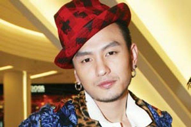 จับ บีม ศรัณยู ค้นรถพบปืน-วิทยุสื่อสาร