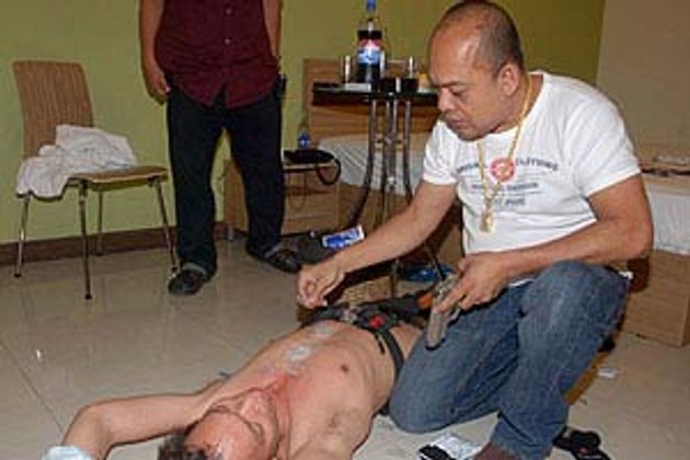 จับนักเรียนนอกลูกเสี่ยเย็บผ้าส่งยา