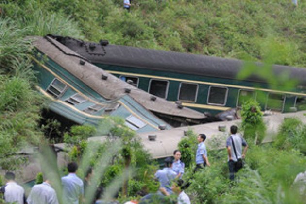 รถไฟหรูตกรางในรัสเซีย เสียชีวิต 25 บาดเจ็บ 63 คน
