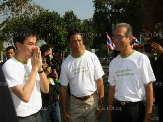 อภิสิทธิ์วอนพท.ร่วมแก้รธน.สู่ยุบสภา