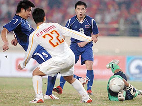 แข้งไทยชุดซีเกมส์ถูกปล้นชัยเจ๊าญวน
