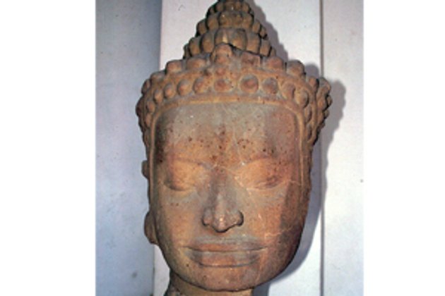 จับนักค้าของเก่ายึดศีรษะเทวรูปเขมรบายนกว่า800ปี