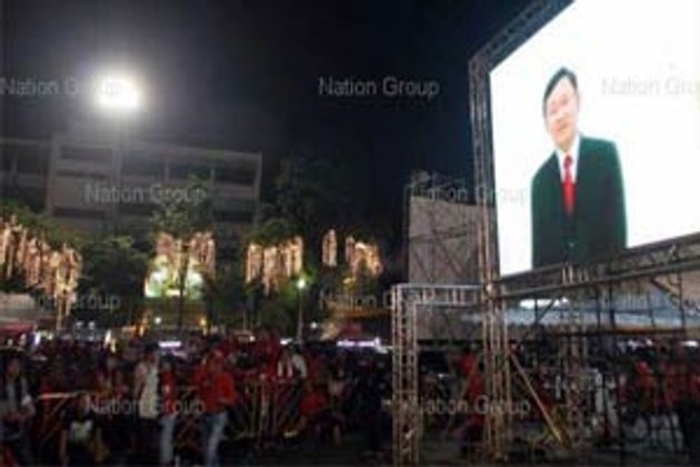 การ์ด นปช. จับ 3 ต่างด้าวมั่วชุมนุมส่งตำรวจ
