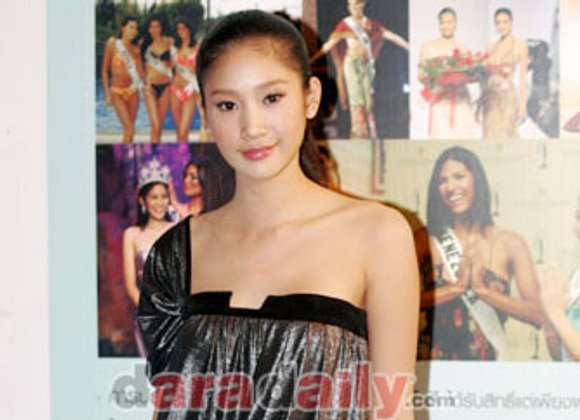 แตงโม สวมแว่นบังตาแดง หรือความรัก แต๊งค์ เข้าตา