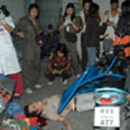 หนุ่มนิรนามพลัดตกตึกดับ