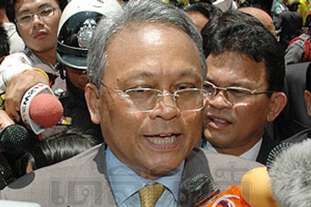 เทพเทือก ปัด ตู่ ลงสัตยาบัน