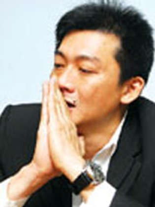 ออกหมายจับ เสี่ยขาว 2ข้อหา พร้อมผู้จัดการฯ ซานติก้าผับ