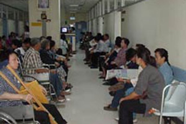 หมอหวั่นรัฐรับภาระอ่วม คนตกงานแห่ใช้บัตรทองแทนประกันสังคม