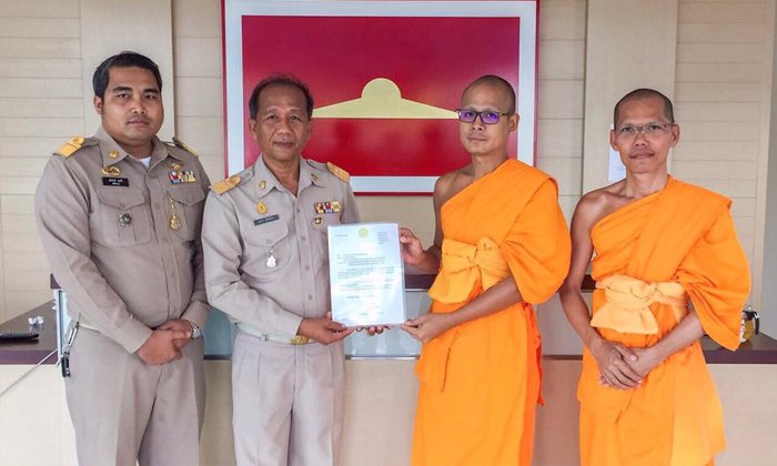 วัดพระธรรมกายส่งคืนพัดยศ พระธัมมชโย-พระทัตตชีโว