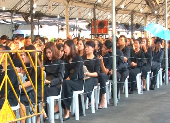ปชช.กราบพระบรมศพต่อเนื่องตลอดทั้งวัน