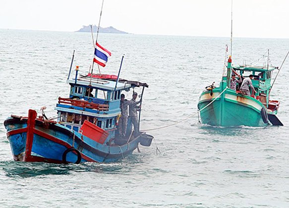 ทัพเรือจับประมงเวียดนามลักลอบตกหมึกน่านน้ำ