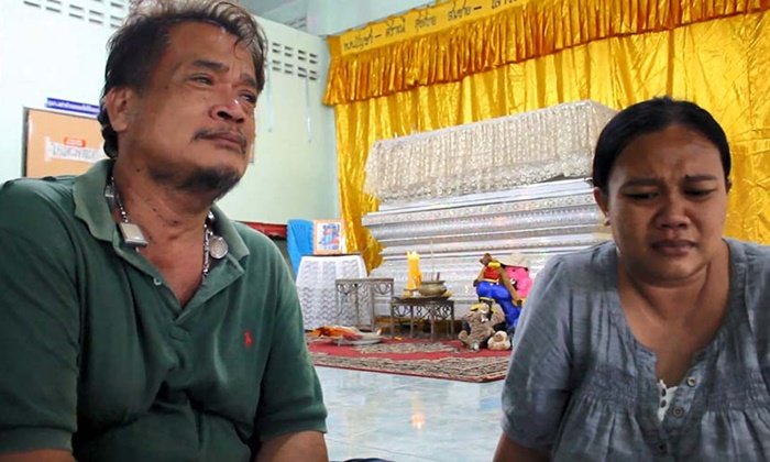 พ่อแม่ร่ำไห้ ลูกชายวัย 3 ขวบ ถูกกระบะชนดับ ก่อนเผ่นหนี