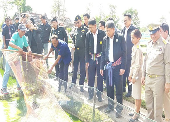 ประจินลงติดตามเกษตรแปลงใหญ่นครพนม