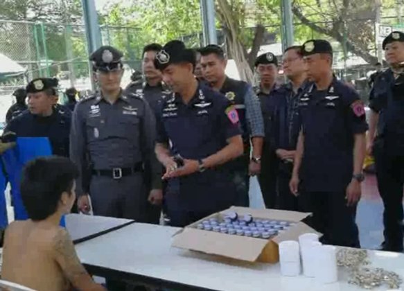 191ร่วมปปส.ค้นแฟลตดินแดงกวาดล้างยาเสพติด