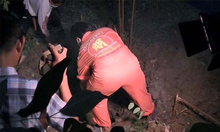 ผงะ ! พบศพชายนิรนามถูกฆ่าฝังดินในป่ายูคาฯ