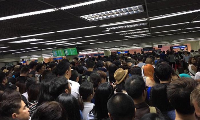 อาจารย์โวย ! ภรรยาติด ตม. สนามบินดอนเมืองนานกว่า 5 ชม. ขอสื่อช่วยนำเสนอ