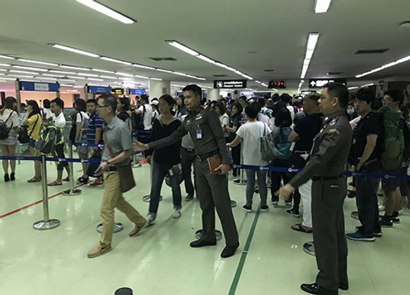 ตม.ระดม 200 นายแก้ปัญหาคนรอคิวล้นสนามบิน