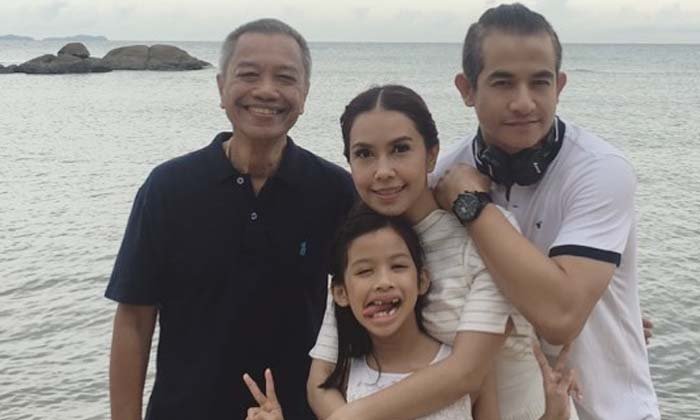 ยุ้ย ปัทมวรรณ สุดภูมิใจ ลูกสาวคว้ารางวัลแข่งสะกดคำภาษาอังกฤษ