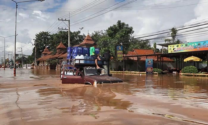 วิกฤต! ฝนถล่มเชียงใหม่ น้ำป่าหลากเข้าท่วม อ.หางดง กระทบ 1,000 ครัวเรือน
