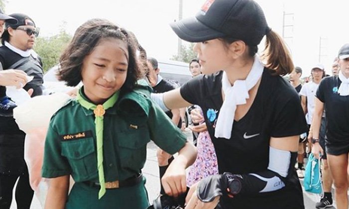 ก้อย รัชวิน โพสต์ตามหา นร.หญิงที่วิ่งตามพี่ตูน จนรองเท้าขาด