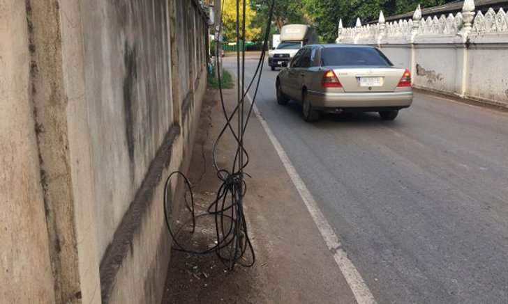 เสาไฟ 1 ต้นมีสายสัญญาณ 17 สาย ขอนแก่นเร่งจัดระเบียบ หลังเหตุสลด