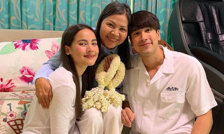 "ณเดชน์" เกี่ยวก้อย "ญาญ่า" เข้าครัวที่บ้าน ทำอาหารเซอร์ไพรส์ "แม่แก้ว"