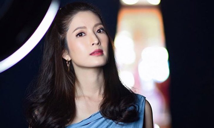 "แอฟ ทักษอร" สวยและรวยมาก ถอยรถป้ายแดงทีเดียว 2 คัน