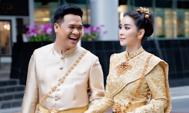 ชื่นมื่น "ใหม่ สุคนธวา" ควง "ดีเจต้น สรพงษ์" เข้าพิธีแต่งงานสุดอบอุ่น