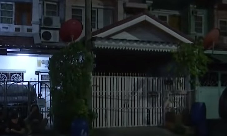 บ้านข้างๆ คดีฆ่าหั่นศพแม่ ผวา! กลิ่นเหม็นเน่าฟุ้งกระจาย กลางดึกมีหมาหอน