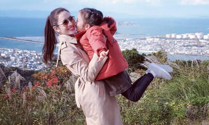 "น้องปีใหม่" ช่วยแม่ "แอฟ ทักษอร" ไม่ตอบดราม่าค่ะ! ถูกถามปมเปรียบเทียบ "แมท ภีรนีย์"