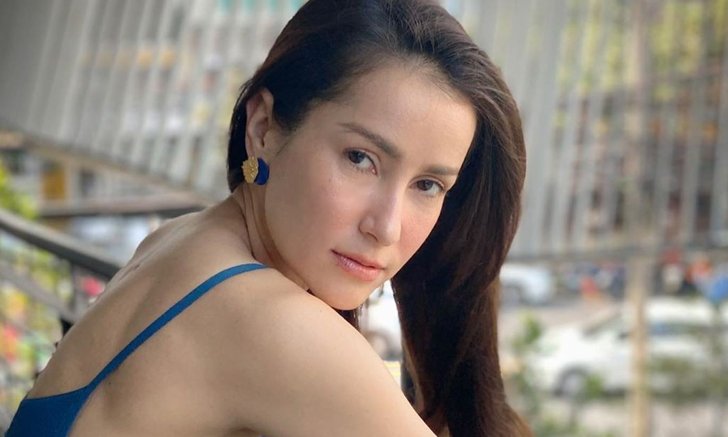 "แอน ทองประสม" ใส่สายเดี่ยวเซ็กซี่เล็กๆ แต่ภาพนี้ กล้ามหลังสวยชัดเจนมาก