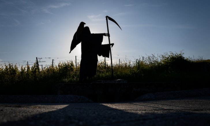 หนุ่มฟลอริดา สวมบท “Grim Reaper” ขอประชาชนสวมหน้ากากอนามัย