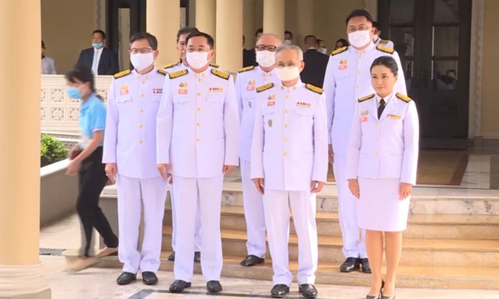 รัฐมนตรีใหม่เข้าทำเนียบฯ ถ่ายรูปติดบัตรประจำตัว ก่อนเข้าเฝ้าฯ ถวายสัตย์ปฏิญาณ