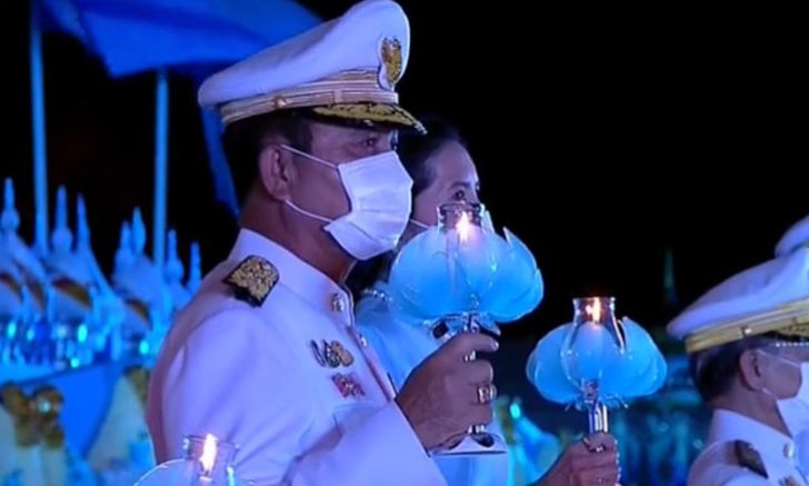 นายกฯ นำพสกนิกรจุดเทียนถวายพระพรชัยมงคล สมเด็จพระบรมราชชนนีพันปีหลวง