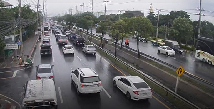 ฝนถล่มกรุงแต่เช้า น้ำท่วมถนนหลายจุด-รถขาเข้าติดสะสมยาว 6 กม. - Sanook