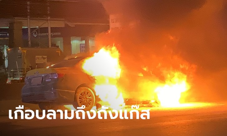 แท็กซี่ไฟลุกท่วมบนทางด่วน คนขับ-ผู้โดยสารหนีตายระทึก