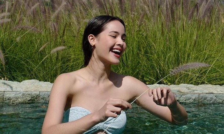 "ญาญ่า อุรัสยา" แอบเซ็กซี่ ใส่ชุดว่ายน้ำท้าลมหนาวที่ปากช่อง