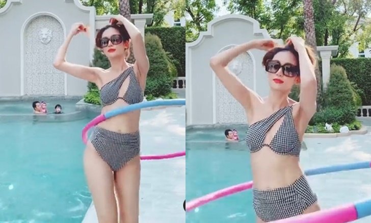"เนย โชติกา" ใส่ชุดว่ายน้ำเดินเล่นฮูล่าฮูป ลูกและสามีพูดไม่ออกถึงกับมองเหลียวหลัง