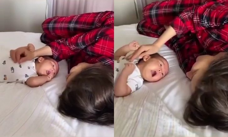 "น้องกวินท์" นอนหงายท้อง ให้ "ศรีริต้า" จกพุง ท่าทางถูกใจ ชวนแม่คุยไม่หยุดเลย (คลิป)