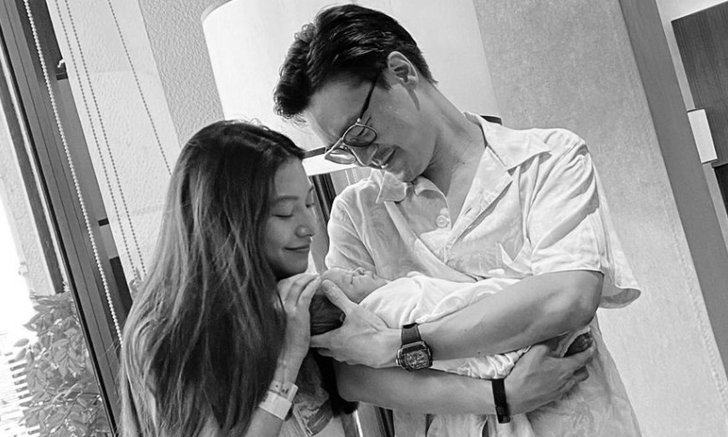 "มิว นิษฐา" เผยภาพแรก พร้อมหน้าครอบครัวสุดอบอุ่น พา "น้องมาริน" มารายงานตัวแล้ว