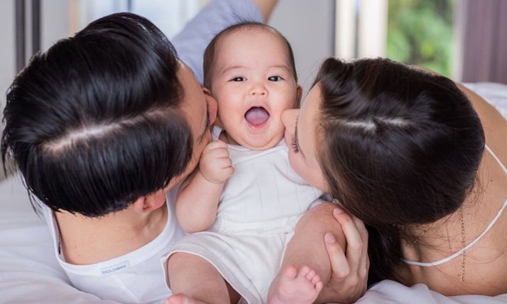 "กรณ์ ณรงค์เดช" แอบถ่าย "ศรีริต้า-น้องกวินท์" เข้านอน แม่ลูกสำเนาถูกต้อง เป๊ะจริงๆ