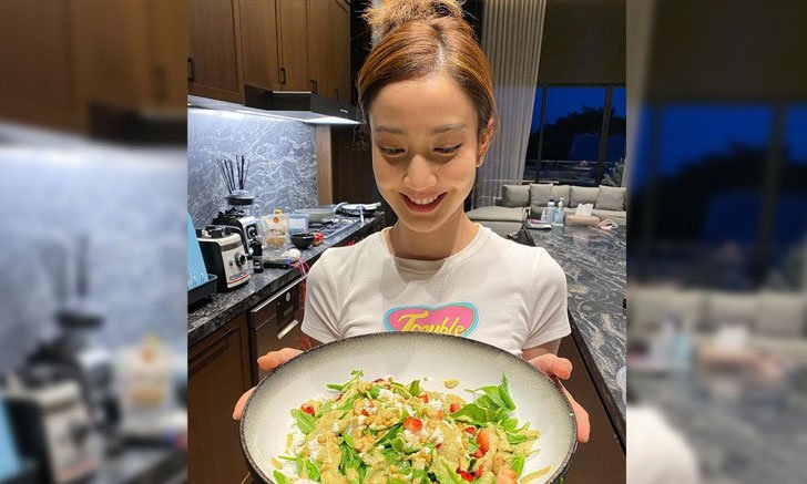 "แต้ว ณฐพร" เข้าครัวทำอาหาร อร่อยหรือไม่ต้องดูคอมเมนต์ "ไฮโซณัย"