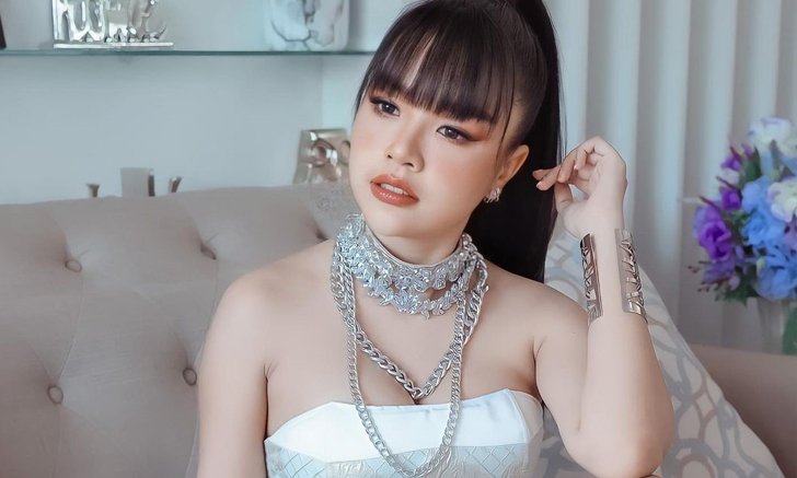 "ยิว ฉัตรมงคล" ว่ายังไง? "เจนนี่" นุ่งเกาะอกโชว์หุ่นแซ่บ คอมเมนต์ถาม ชอบมั้ยอวบๆ