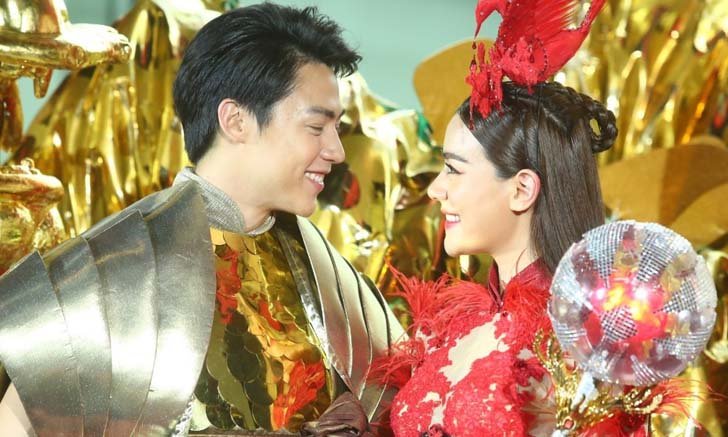 "หมาก" ควง "คิมเบอร์ลี่" โชว์อลังการ ขึ้นสลิงลอยฟ้า สวยสง่าดุจเทพและนางพญา