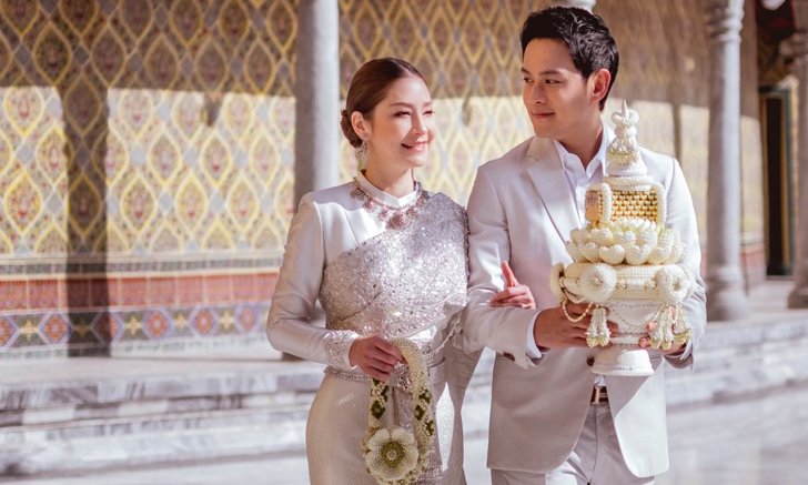 เปิดภาพ "ฟลุค-นาตาลี" เข้ารับประทานน้ำพระพุทธมนต์ สง่างดงาม คู่รักกิ่งทองใบหยก