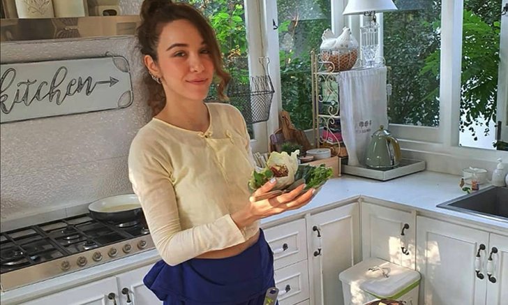 ส่องวันว่าง "ปาล์มมี่" เปิดห้องครัวสุดสวย โชว์เมนูเด็ดความเป็นแม่ศรีเรือน