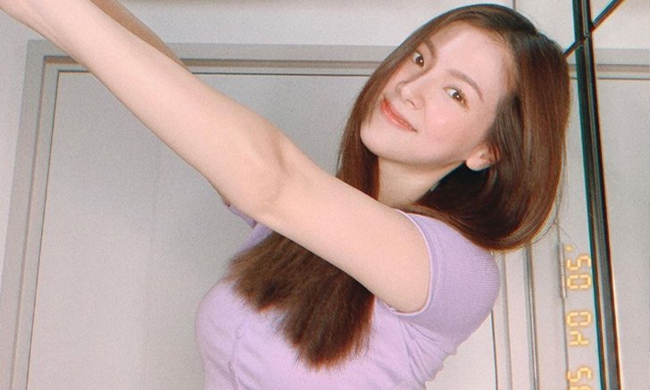 "ใบเฟิร์น พิมพ์ชนก" ในชุดโชว์หน้าท้อง ขาวเนียนมาก หนุ่มๆ คอมเมนต์เพียบ