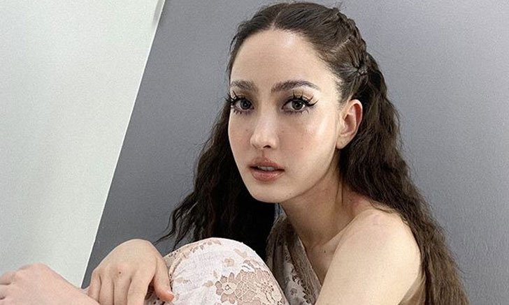 "แต้ว ณฐพร" นั่งโพสท่าถ่ายรูป แต่โดนชาวเน็ตทัก "ผอมเกิน เหมือนป่วย"
