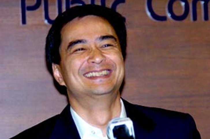 นายกฯ ขำพ่อจ้างรปภ.3แสน-ยังไว้ใจรองฯสุเทพ